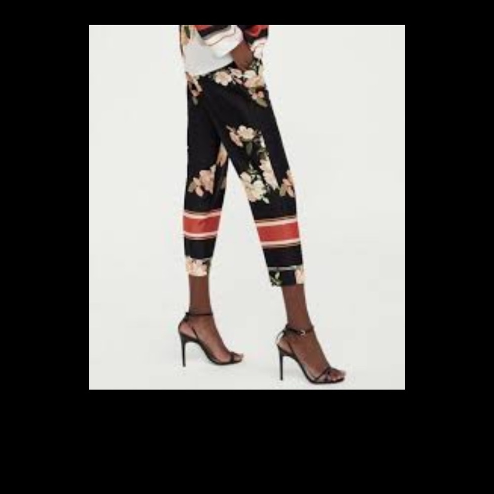 Zara SS18 Floral pants size small